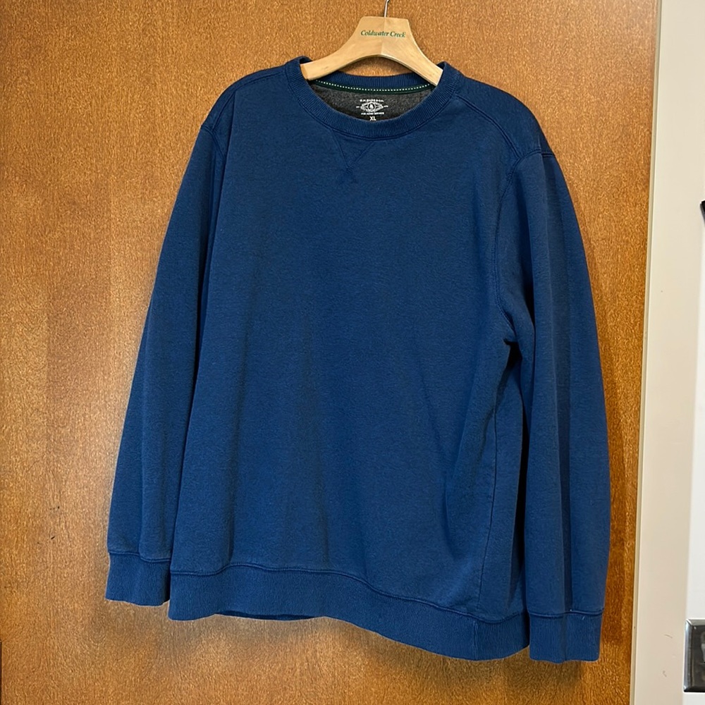 Crew neck sweater in great condition from G.H. BASS & CO.